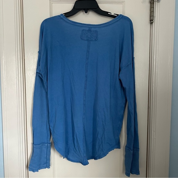 Women's V-Neck Long Sleeve Tops - Blue and Red - Picture 4 of 16